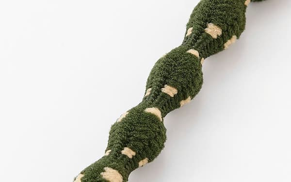 La forma suave y acolchada y el material elástico distribuyen suavemente la carga sobre las muñecas y los hombros