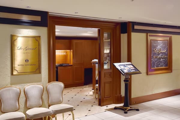 Le Grand restaurant interior