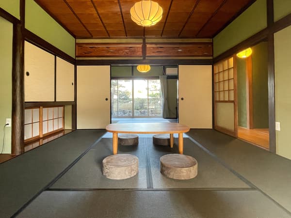 Ink-dyed tatami mats inspired by 