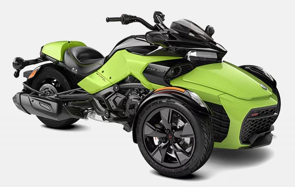 Display BRP CAN-AM SPYDER, dapat dikendarai dengan SIM standar