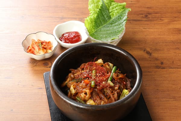 와규 돌판 불고기 비빔밥 – 1,580엔