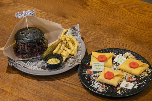 해리 포터와 마법사의 돌 장면에서 영감을 받은 특별 이벤트 음식 메뉴