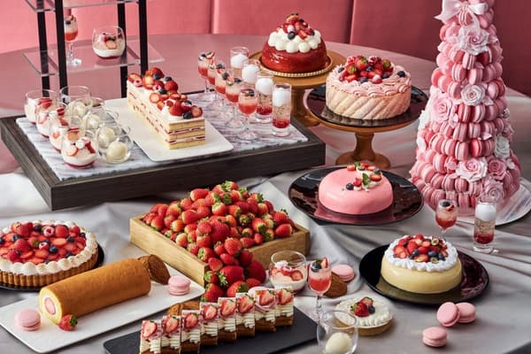 Exhibición del bufé de dulces de fresa