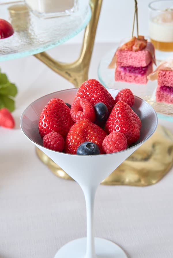 Dulces del té de la tarde de fresas en TIAD