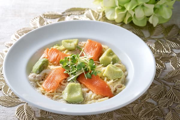 연어 아보카도 크림 파스타