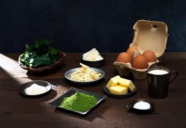 말차는 아이치현 니시오산입니다. 첫물차만 세 가지 품종을 혼합합니다.