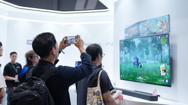 Pengunjung yang sedang mencoba The Seven Deadly Sins: Origin