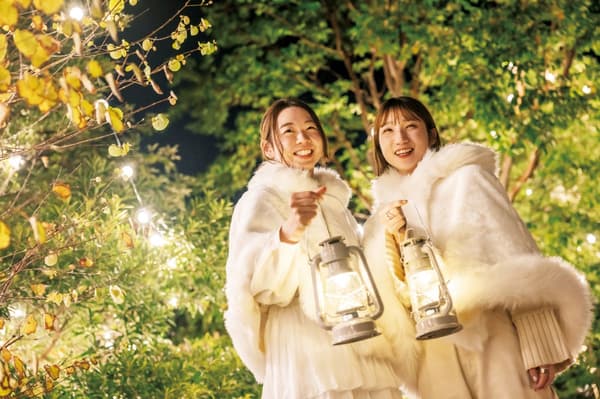 흰색 망토와 랜턴