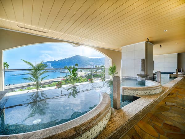 Panoramic open-air bath