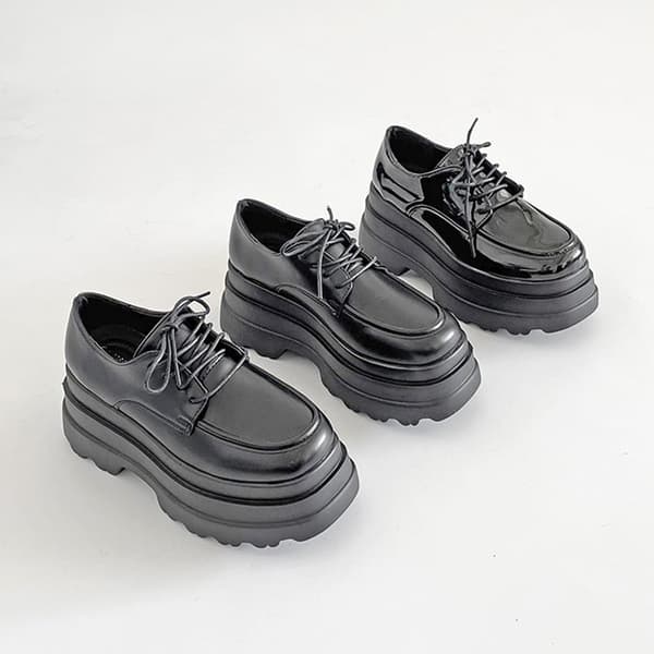 Platform triple loafers, hugely popular since their release, now available in a lace-up design.