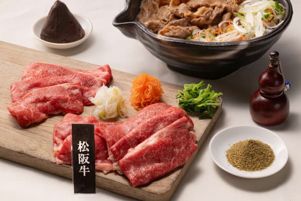 晚餐以松阪牛肉火锅和伊势红味噌为特色