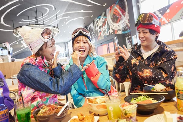 También se implementó el popular servicio de «comida gratuita en el restaurante» de la campaña de recompensa de 50 millones de yenes