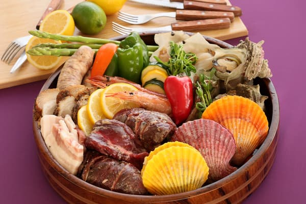 간편한 BBQ에 사용할 수 있는 프리미엄 육류 및 해산물