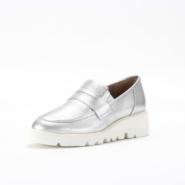 Mocasines negros con suela blanca