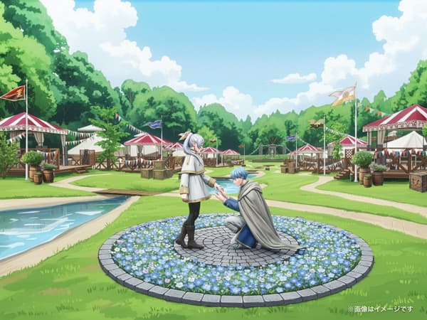 旗桿和裝飾帳篷排列在花壇後面