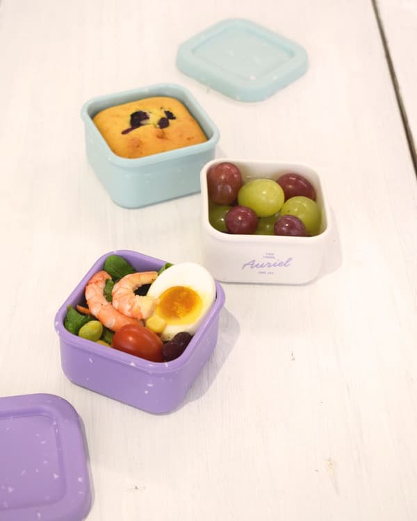 S size has 140ml capacity. Perfect for fruits and salad cases