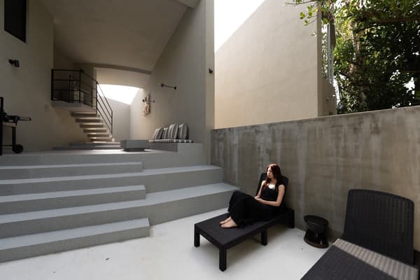 Nero terrace with reclined stargazing bed