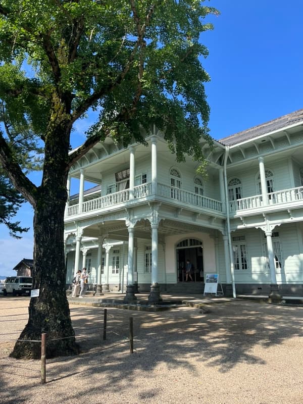 Kounkaku, sebuah bangunan bergaya Barat bersejarah di dalam kompleks Kastil Matsue; sejarah dan budaya terjalin secara alami ke dalam struktur area sekitarnya