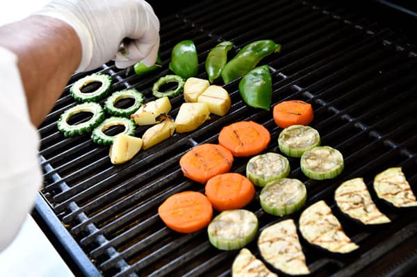 农场新鲜蔬菜烧烤