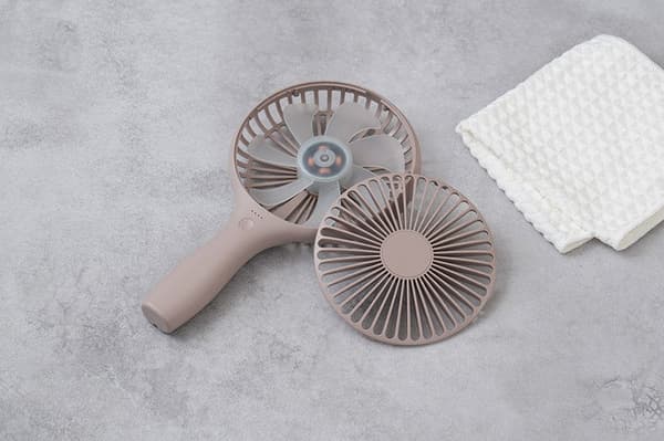 Protección frontal extraíble para una fácil limpieza