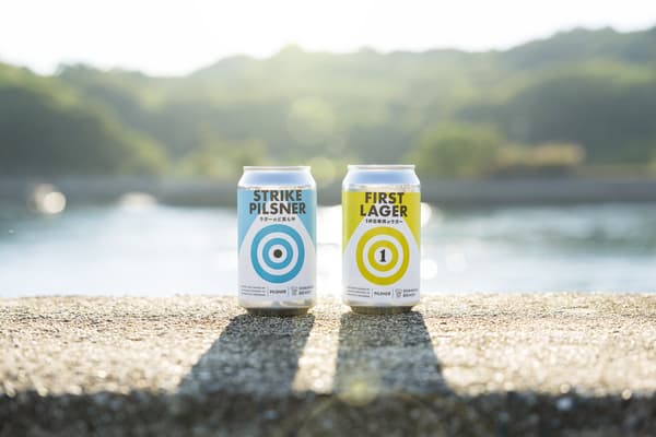 Strike Pilsner (izquierda) y First Lager (derecha)