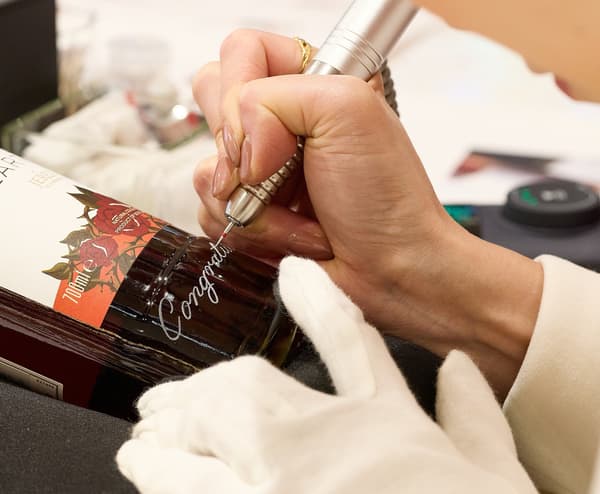 나만의 특별한 병에 생각을 새겨보세요