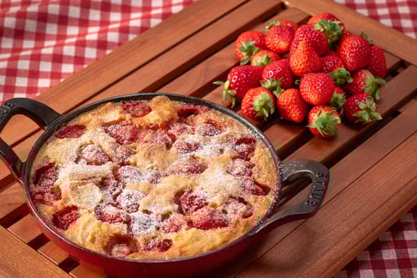 帶有溫和風味的溫熱草莓布丁