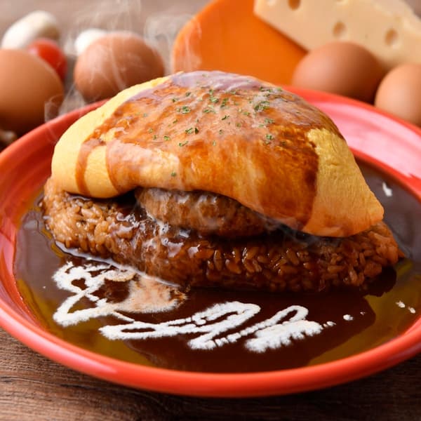 Omurice con Salsa Demiglace y Hamburguesa con Queso