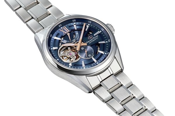 파란색 다이얼 모델 정면 뷰