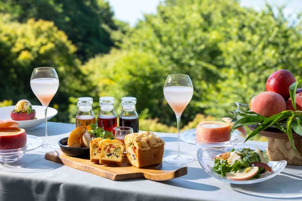 Breakfast celebrating the varied textures and aromas of seasonal peach varieties