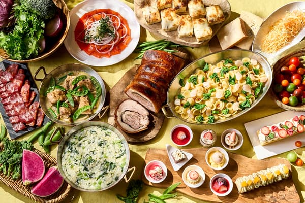 Bufé de almuerzo «Primavera con fresa» en Splendido