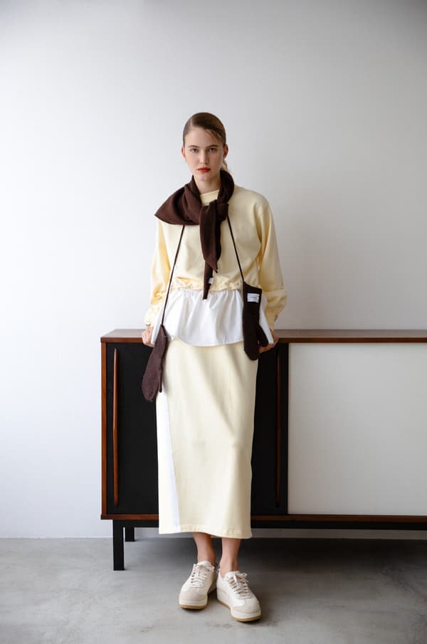 Close-up view of the MEXICO 66 CHUNK platform sole and gold tiger stripes