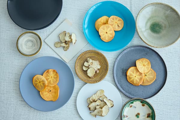 Using Fuyu persimmons from Nishiyoshino in Gojo City and purple Jerusalem artichokes from Uda City