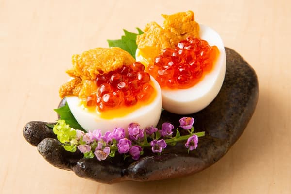 Hidangan uni tamago ikura