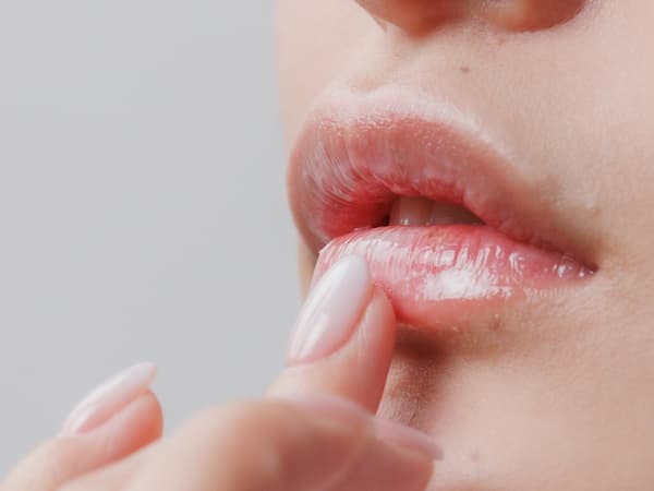 Midorimayu Moist Lip Essence application image