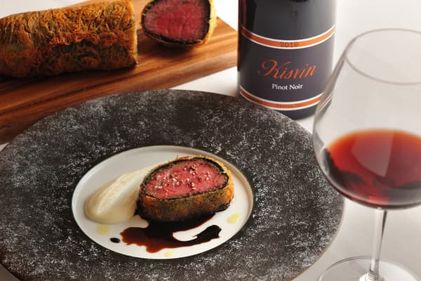 Beef fillet baked in potato crust