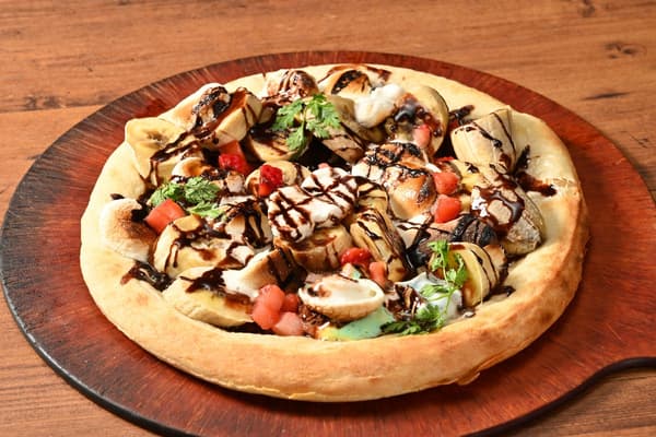 Chocolate and marshmallow pizza