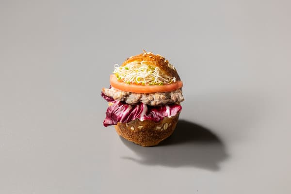 dacō Burger (¥396, tax included)