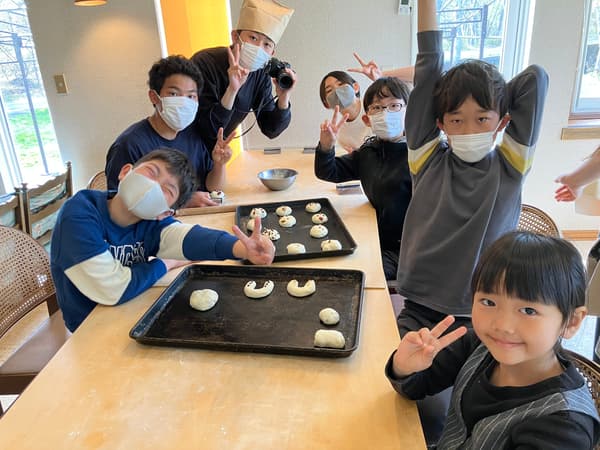 騎馬穿越風景秀麗的北海道