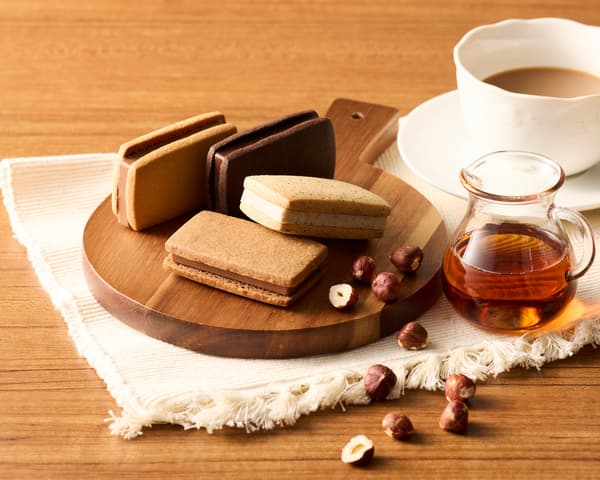 Chocolat Sand Assortment 10pcs ¥2,808 / 15pcs ¥4,104 / 20pcs ¥5,400 (tax included)