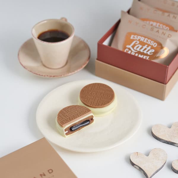 N.Y. Espresso Latte Caramel Sandwich & W Chocolate layers