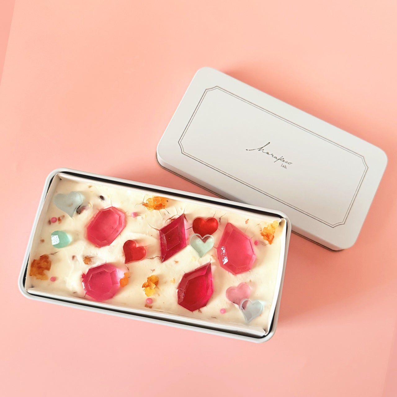 Gemstone Cassata ในกระป๋องดั้งเดิมพร้อมริบบิ้น