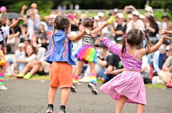 특별 무대에서 댄스 공연