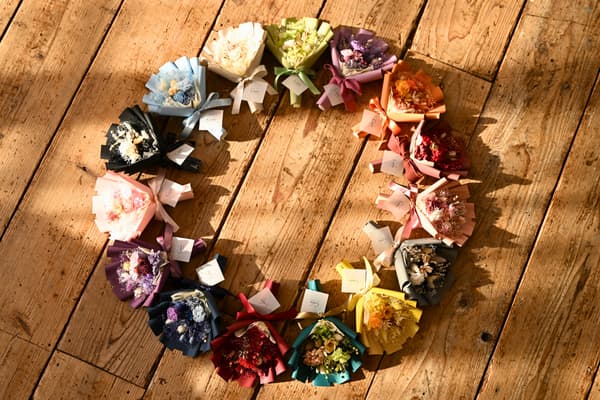 Bouquet S [15 colors] × Carnation [up to 1–3 stems added from 9 colors] – from ¥6,640 (tax included)