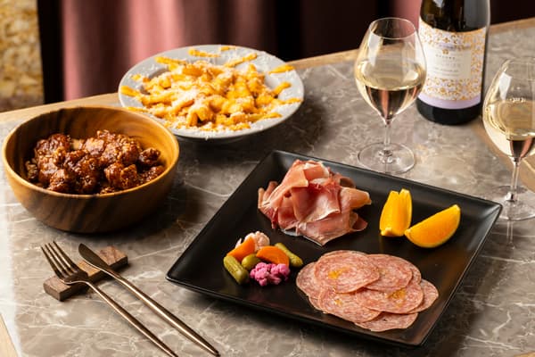 เมนูมากมายสำหรับทานคู่กับไวน์ผ่านอาหารตามสั่ง