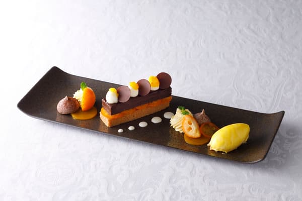 Terrina de chocolate y kumquat Tamatama de la prefectura de Miyazaki con helado de leche de kumquat