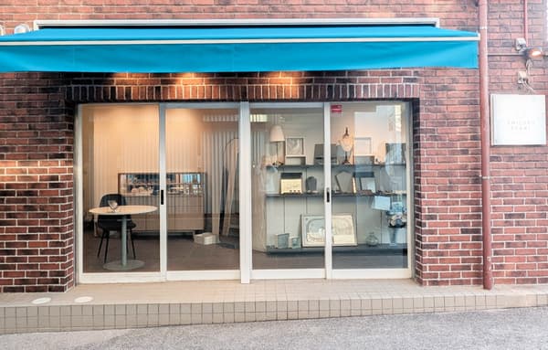 Tienda frente a la estación «Kuhombutsu» de la línea Tokyu Oimachi, a 12 minutos a pie de la estación «Jiyugaoka»