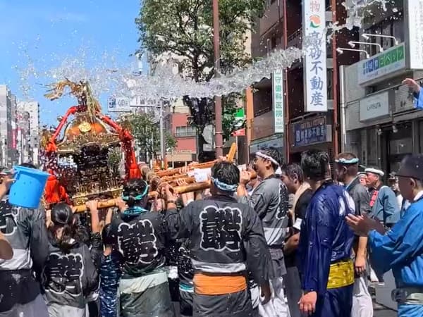 Water Splashing Scene 1