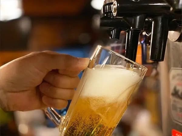 Minuman standar: Bir, highball, shochu, dan lainnya