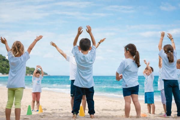 Ejercicio rítmico en la playa